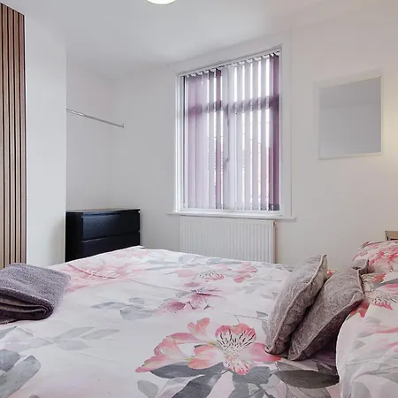 Wimborne Road Apartment 2-3