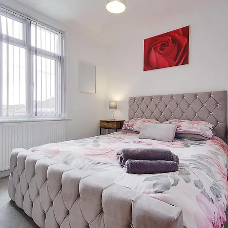 Wimborne Road Apartment 2-2